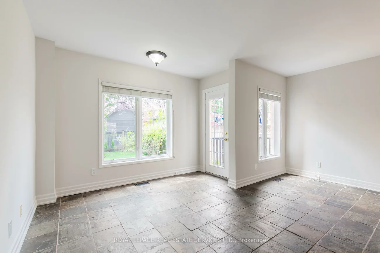 2492, Capilano, 1015 - RO River Oaks, Oakville