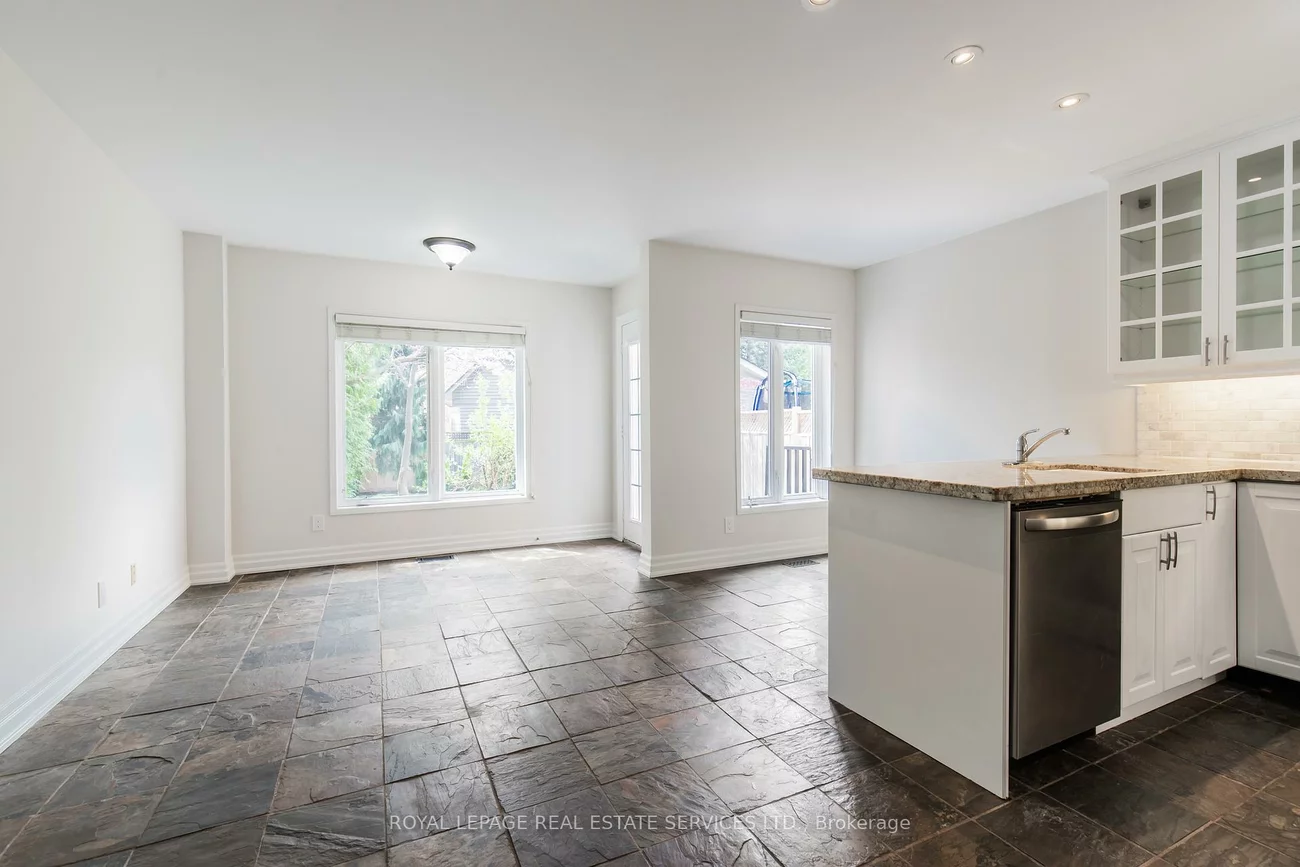 2492, Capilano, 1015 - RO River Oaks, Oakville