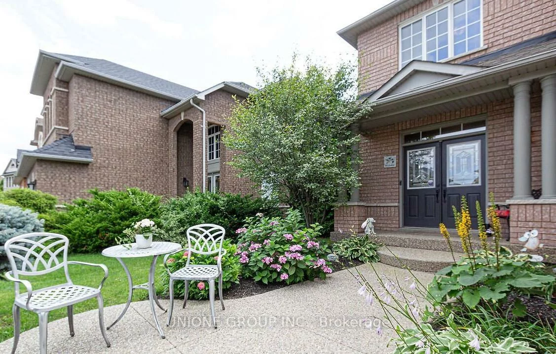 1376, Kingsgrove, 1022 - WT West Oak Trails, Oakville