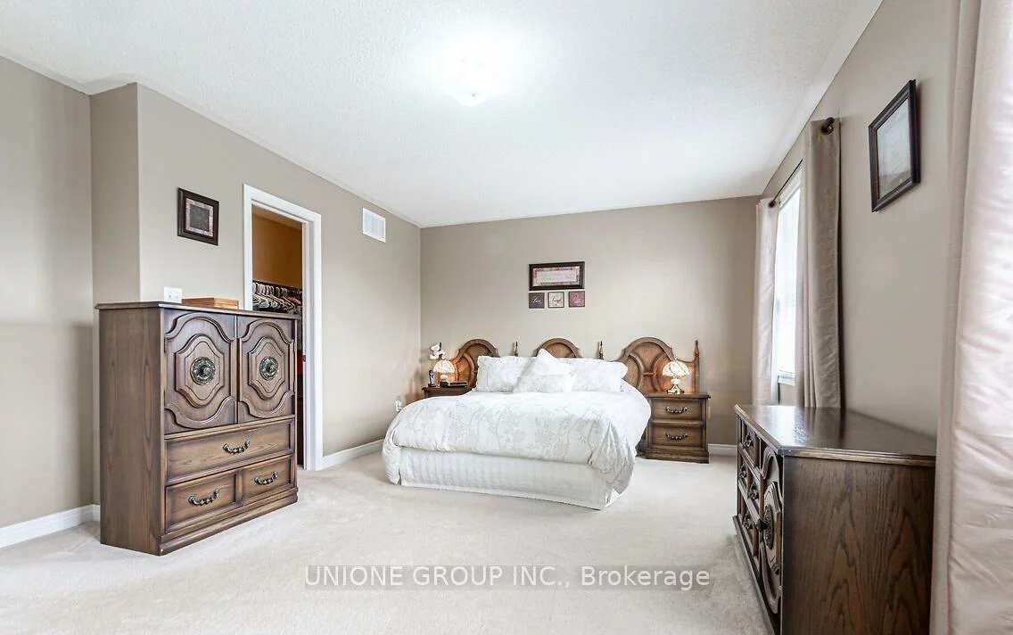 1376, Kingsgrove, 1022 - WT West Oak Trails, Oakville