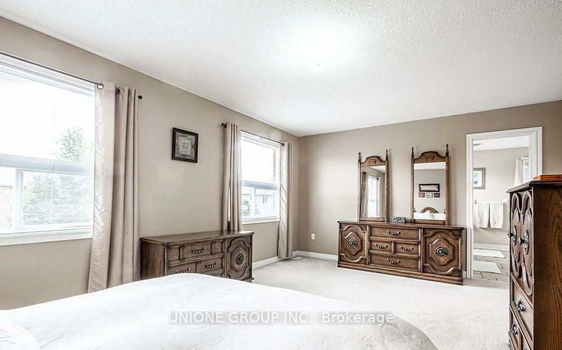 1376, Kingsgrove, 1022 - WT West Oak Trails, Oakville