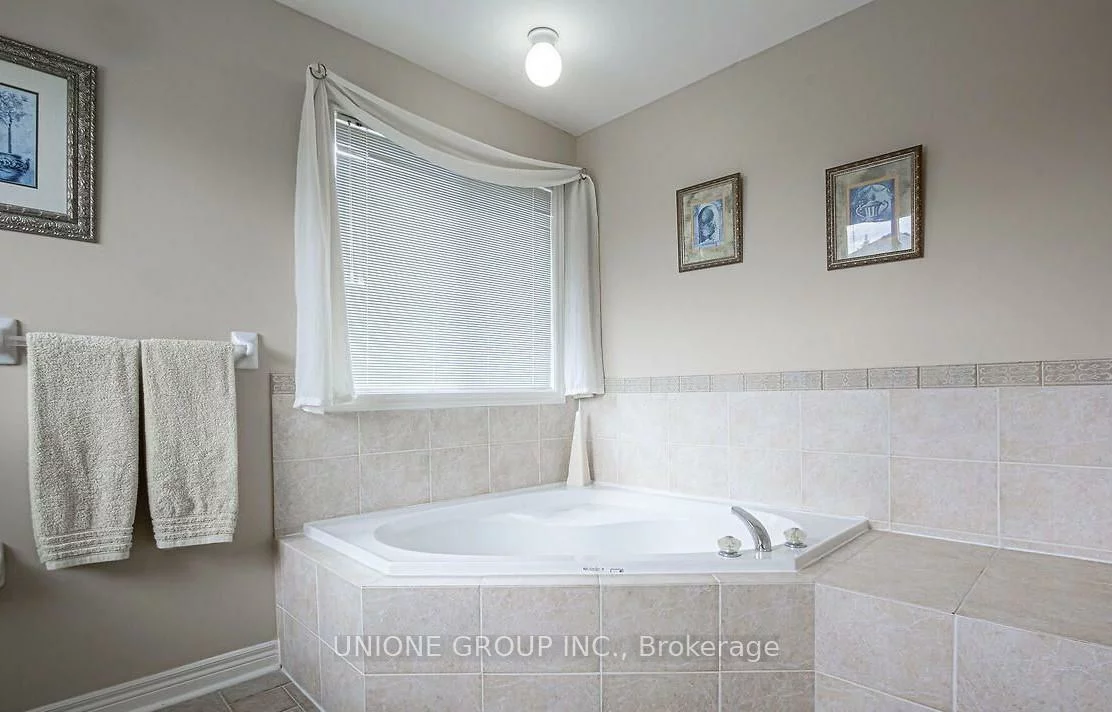 1376, Kingsgrove, 1022 - WT West Oak Trails, Oakville
