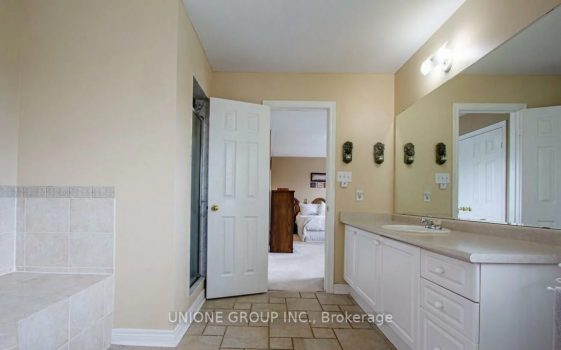 1376, Kingsgrove, 1022 - WT West Oak Trails, Oakville