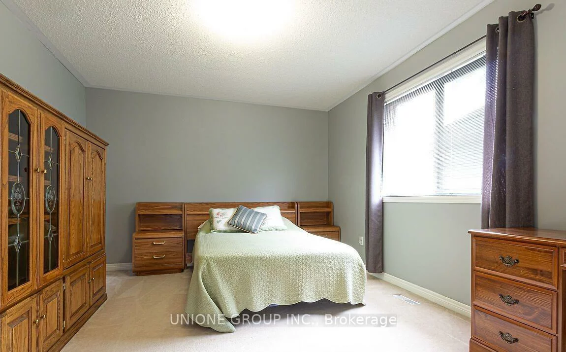 1376, Kingsgrove, 1022 - WT West Oak Trails, Oakville