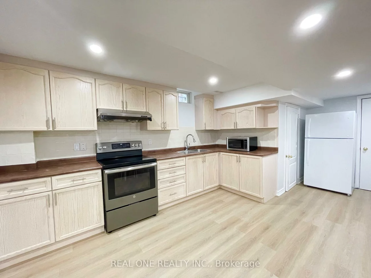485, English Rose, 1018 - WC Wedgewood Creek, Oakville