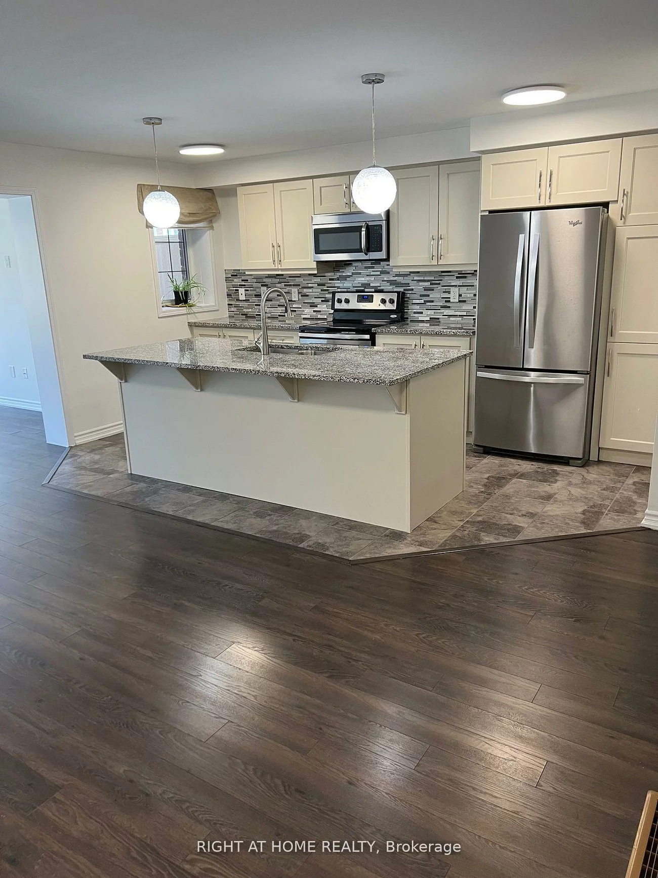 3060, Mistletoe, 1008 - GO Glenorchy, Oakville