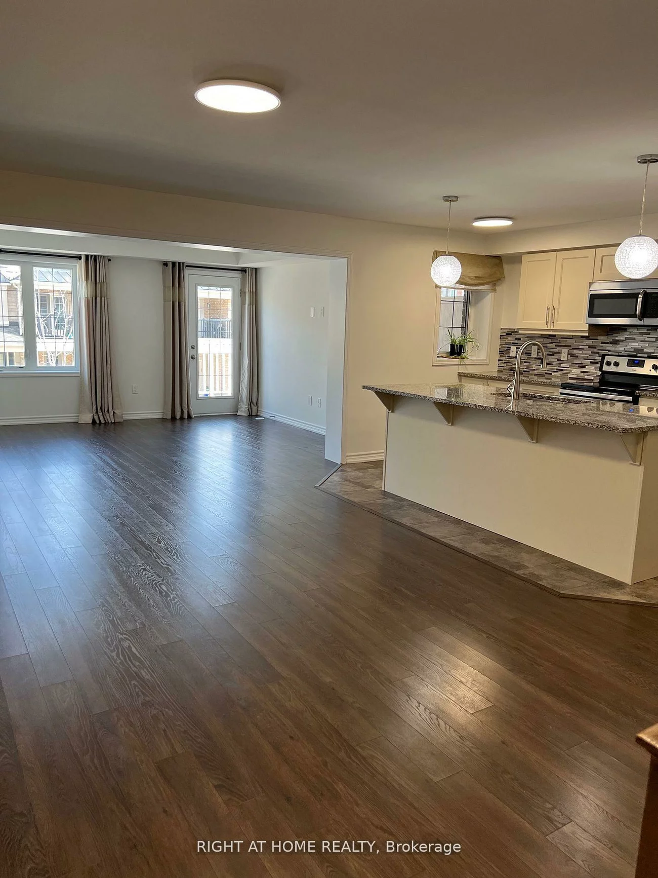 3060, Mistletoe, 1008 - GO Glenorchy, Oakville