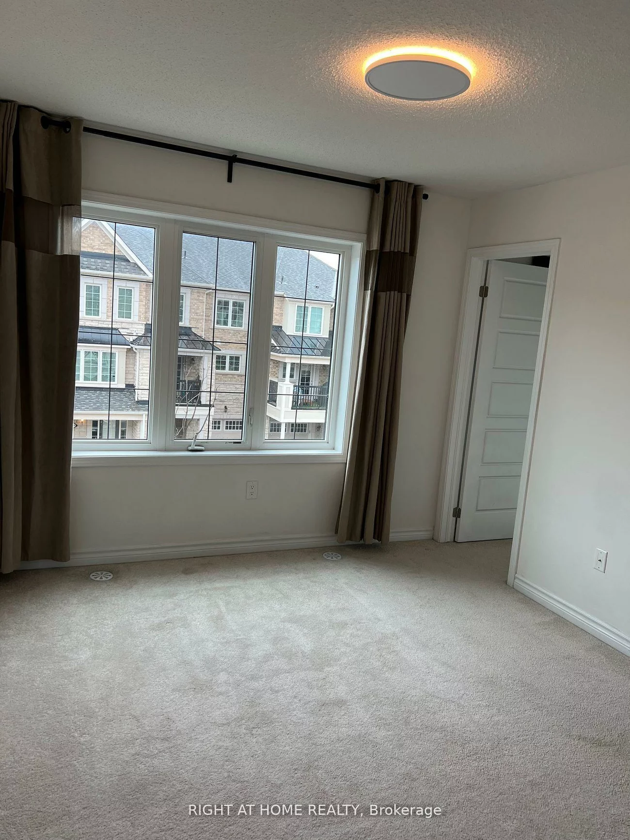 3060, Mistletoe, 1008 - GO Glenorchy, Oakville