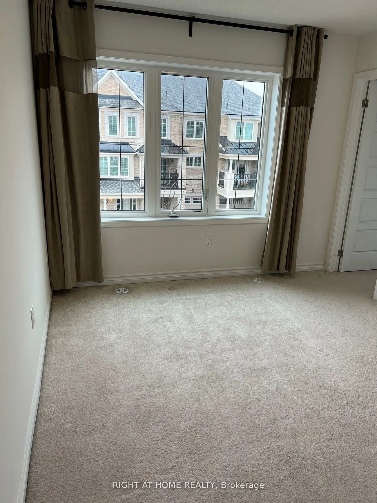 3060, Mistletoe, 1008 - GO Glenorchy, Oakville