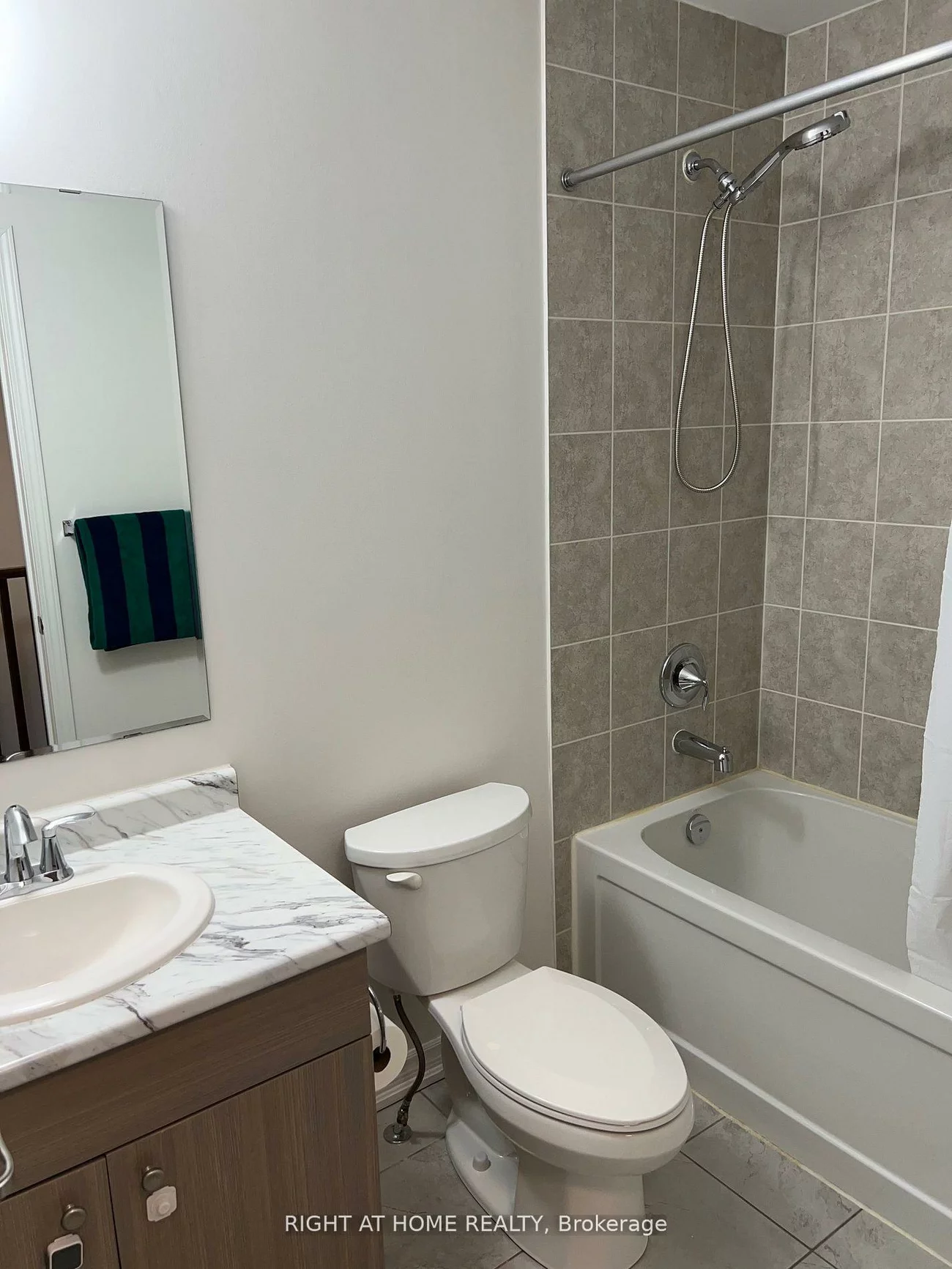 3060, Mistletoe, 1008 - GO Glenorchy, Oakville