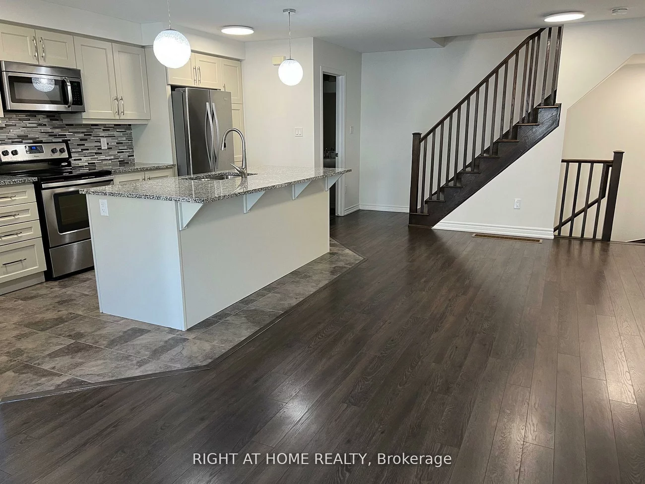 3060, Mistletoe, 1008 - GO Glenorchy, Oakville