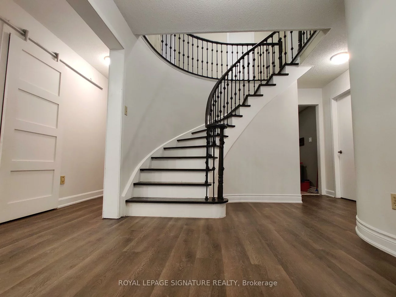 2966, Caradoc, 1004 - CV Clearview, Oakville