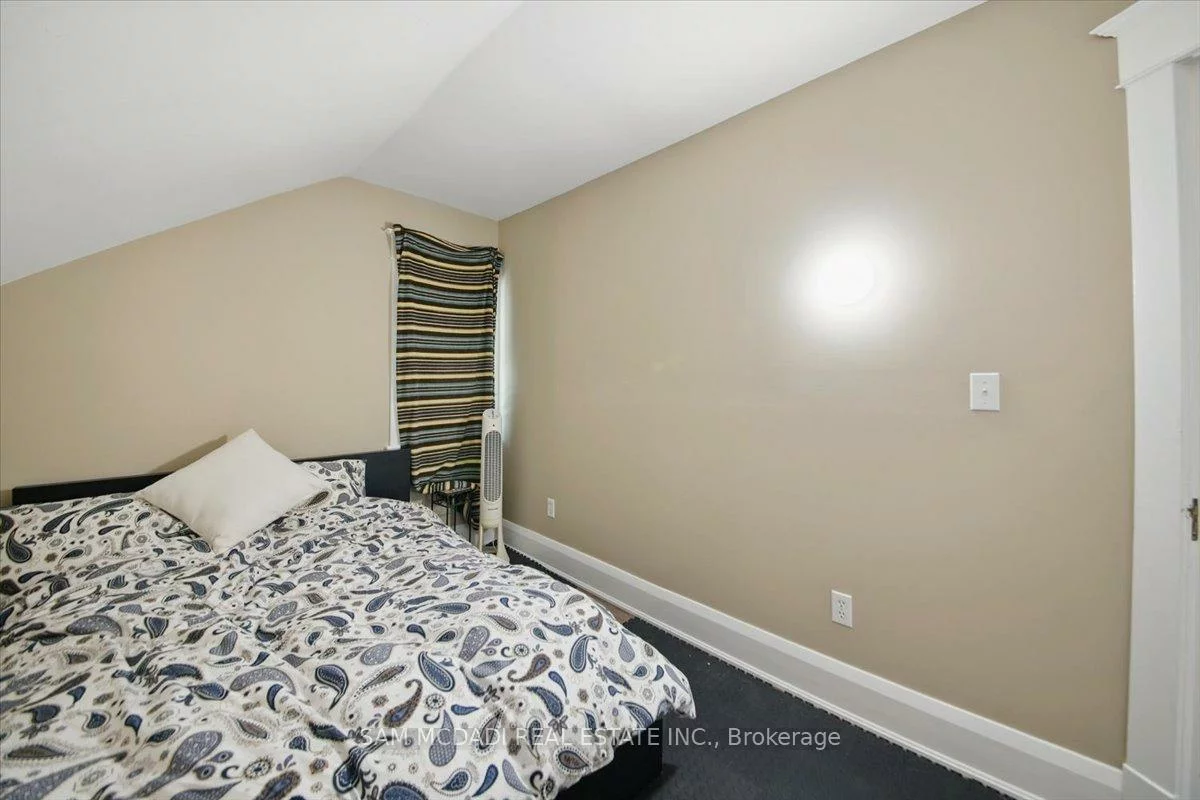 81, Chisholm, 1002 - CO Central, Oakville