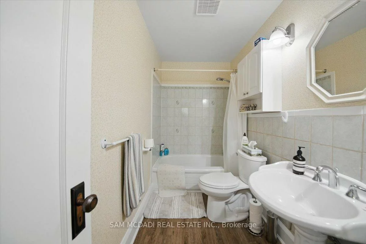 81, Chisholm, 1002 - CO Central, Oakville