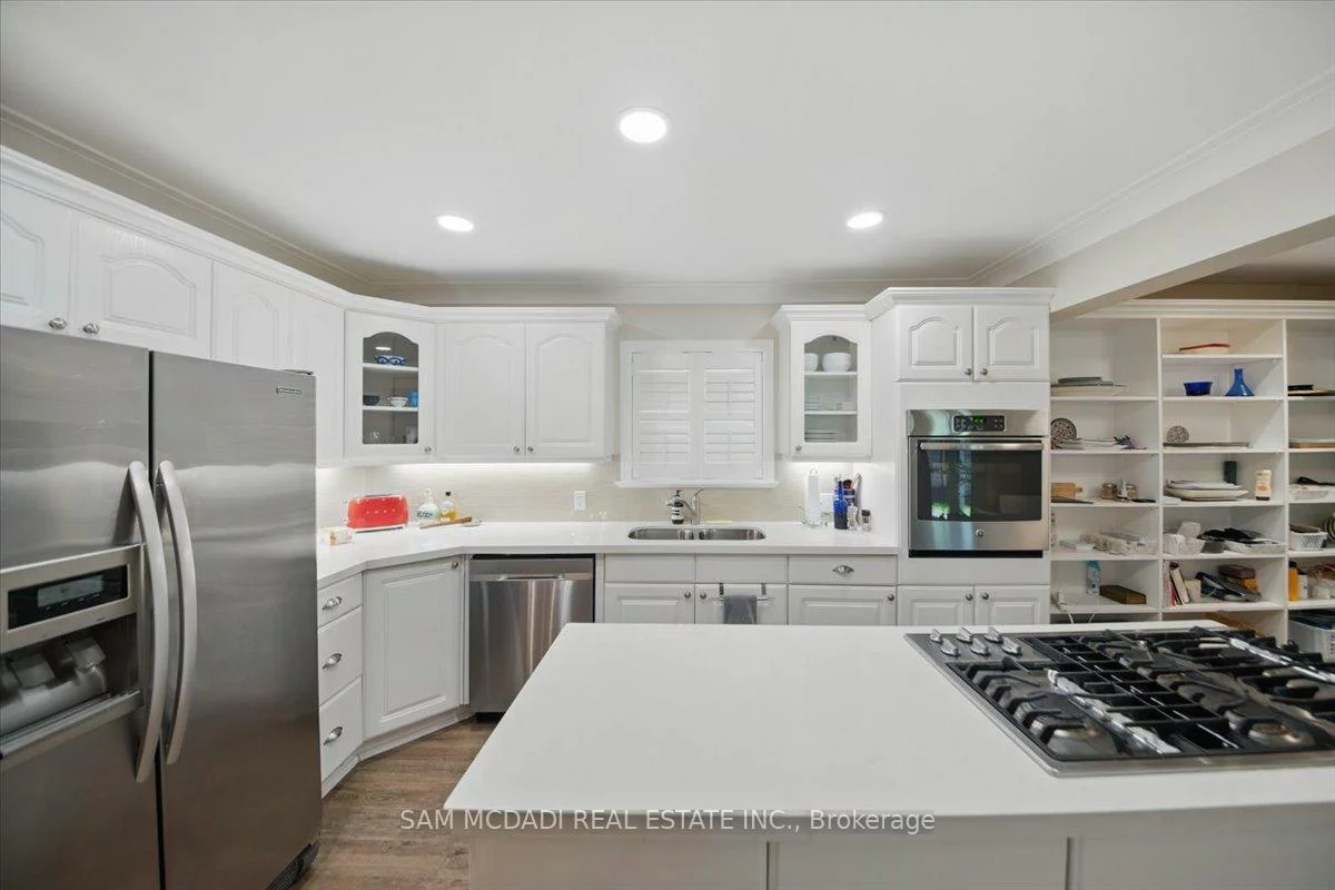 81, Chisholm, 1002 - CO Central, Oakville