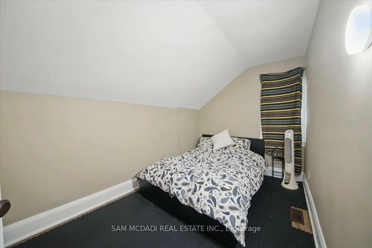 81, Chisholm, 1002 - CO Central, Oakville