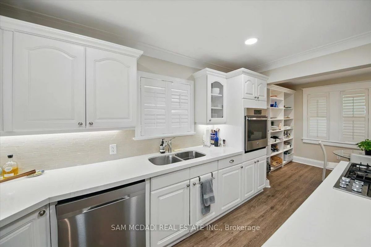81, Chisholm, 1002 - CO Central, Oakville