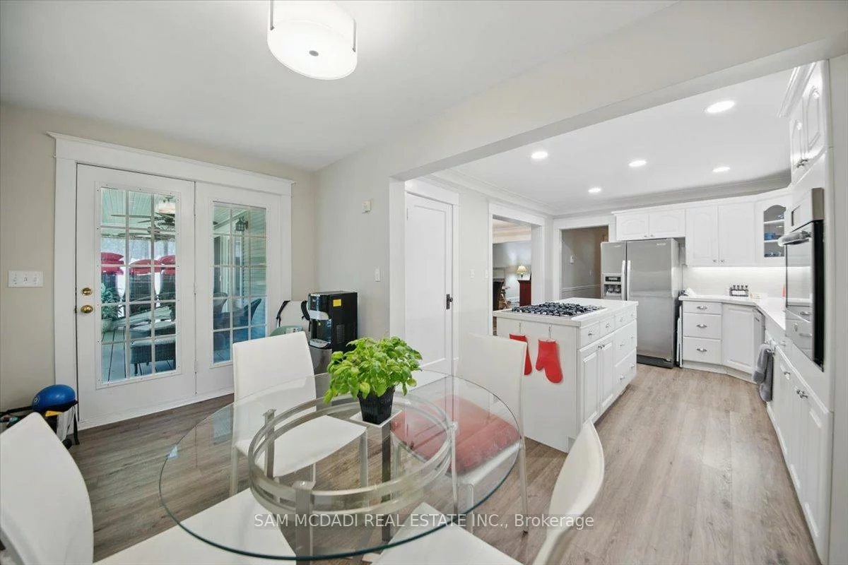 81, Chisholm, 1002 - CO Central, Oakville