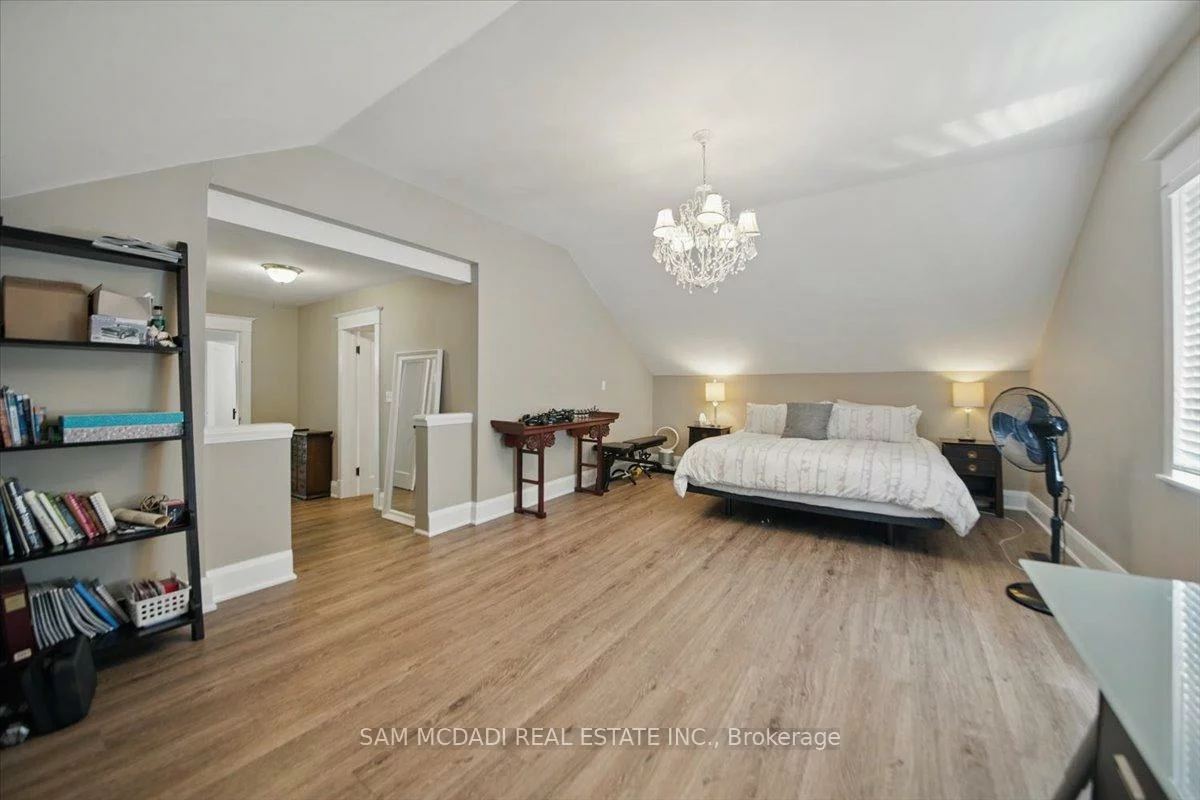 81, Chisholm, 1002 - CO Central, Oakville