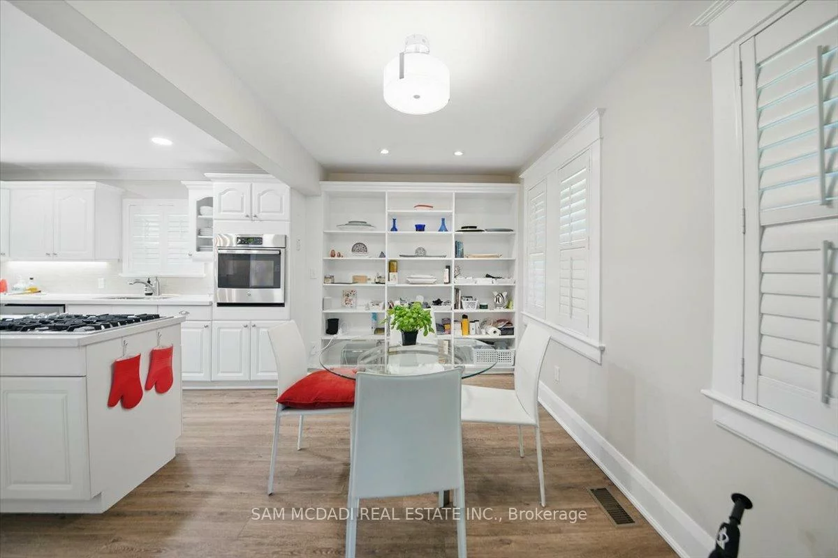 81, Chisholm, 1002 - CO Central, Oakville