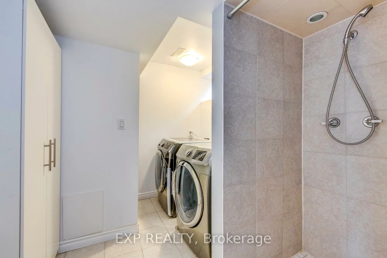 102, Orsett, 1003 - CP College Park, Oakville