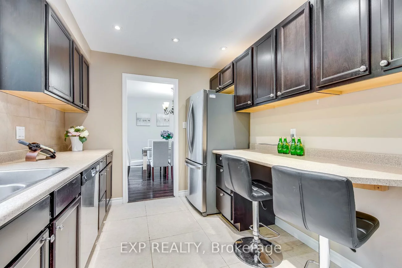102, Orsett, 1003 - CP College Park, Oakville