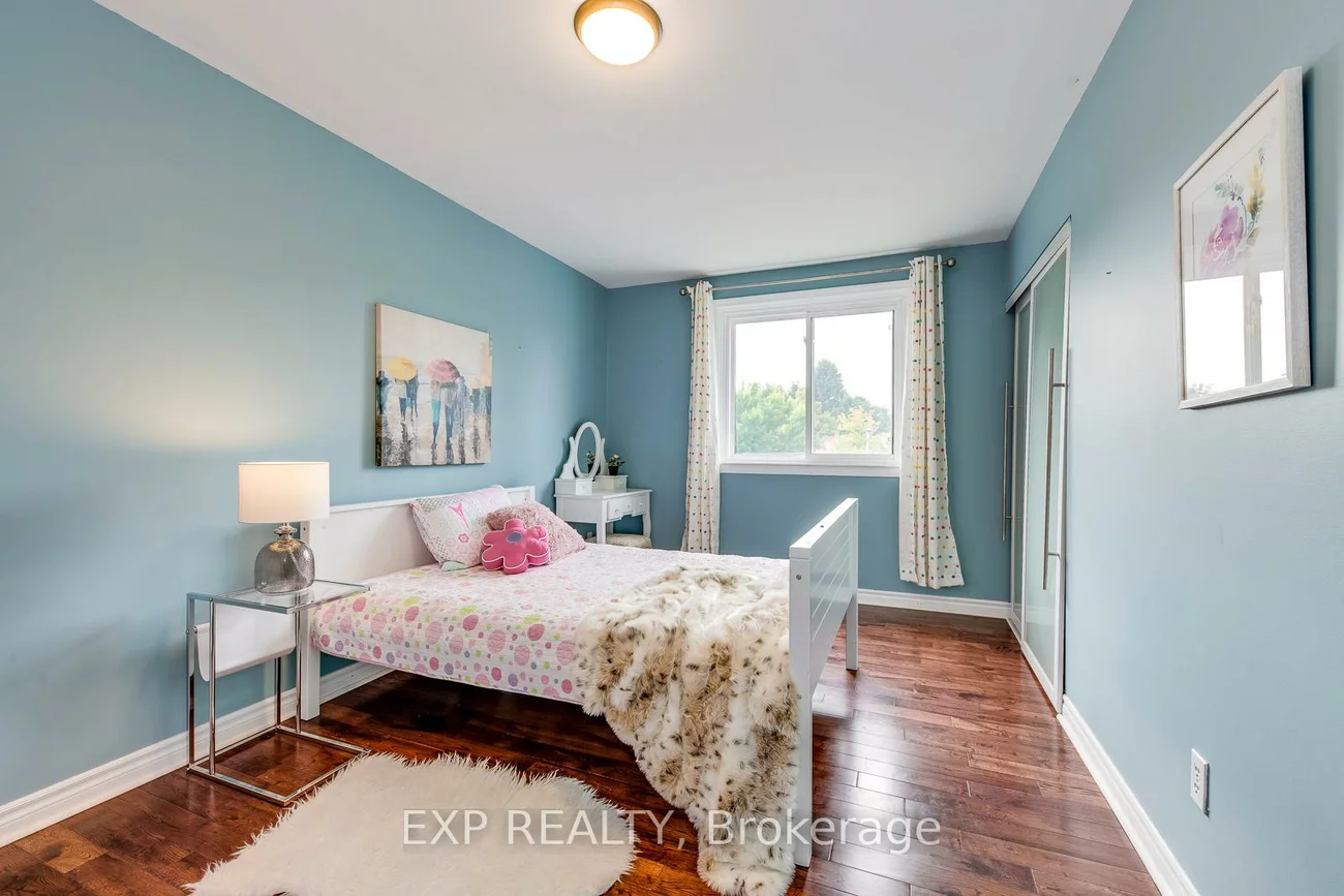 102, Orsett, 1003 - CP College Park, Oakville