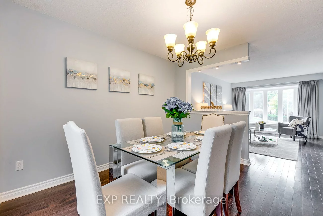 102, Orsett, 1003 - CP College Park, Oakville