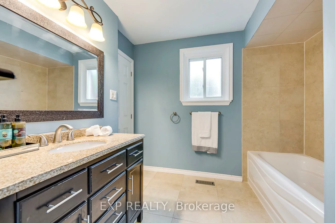 102, Orsett, 1003 - CP College Park, Oakville