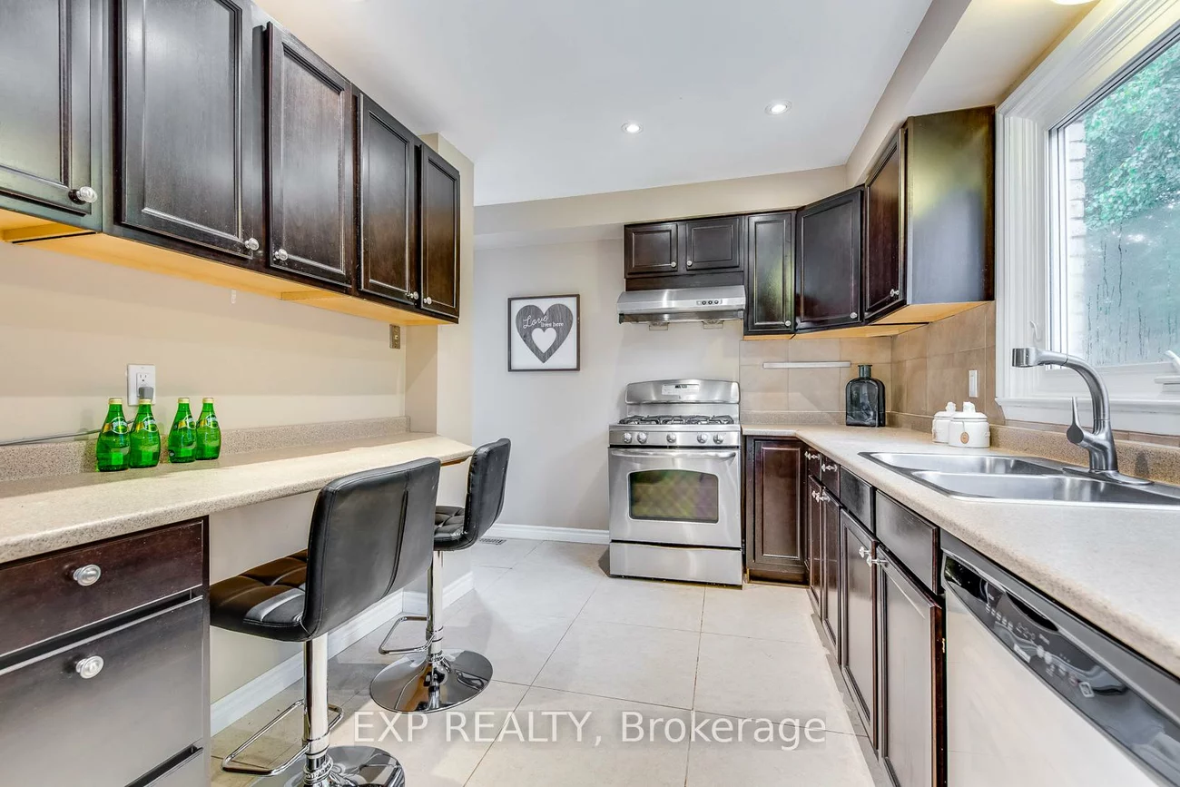 102, Orsett, 1003 - CP College Park, Oakville