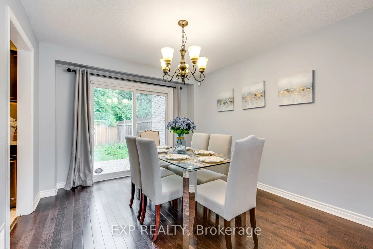 102, Orsett, 1003 - CP College Park, Oakville