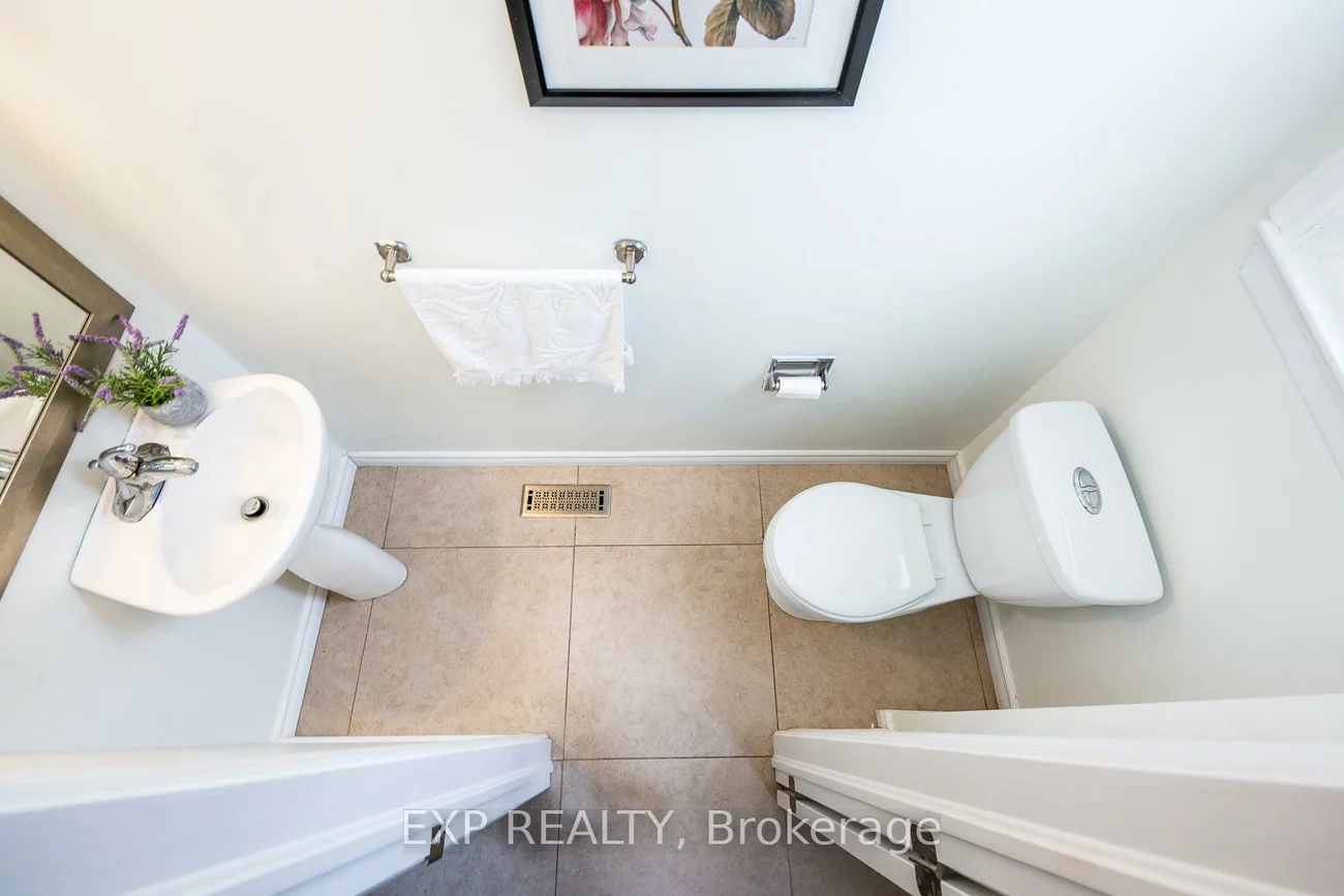 102, Orsett, 1003 - CP College Park, Oakville
