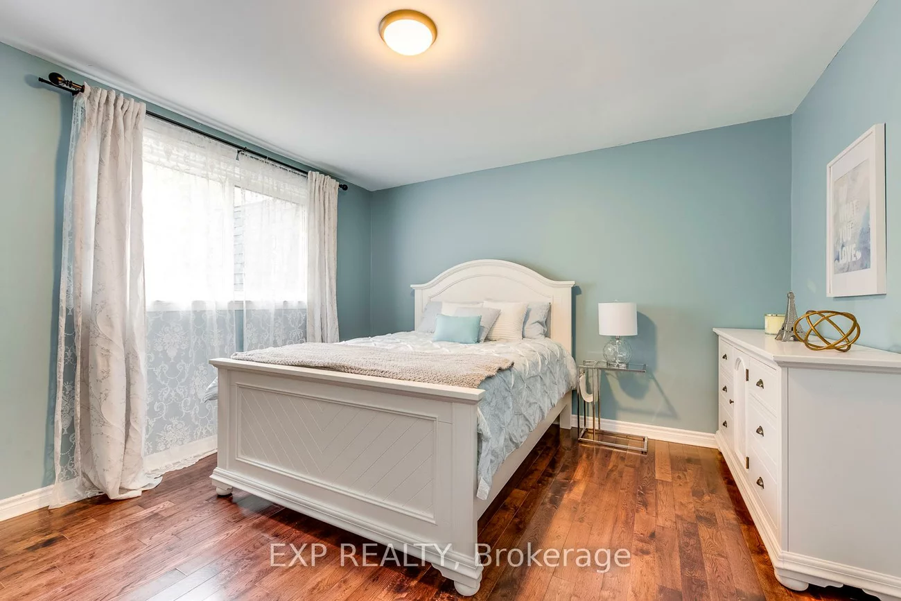 102, Orsett, 1003 - CP College Park, Oakville
