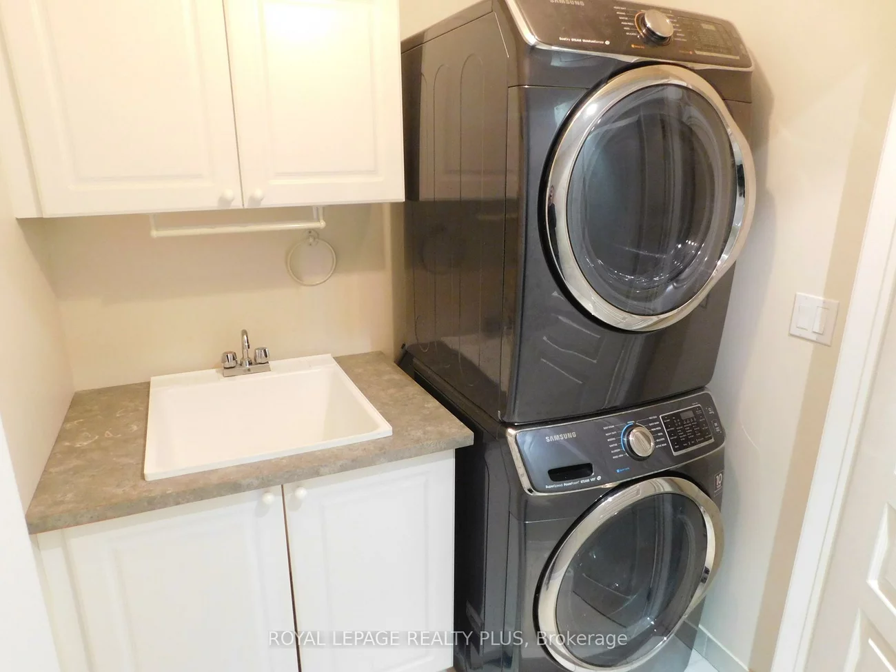 2333, Woodfield, 1015 - RO River Oaks, Oakville