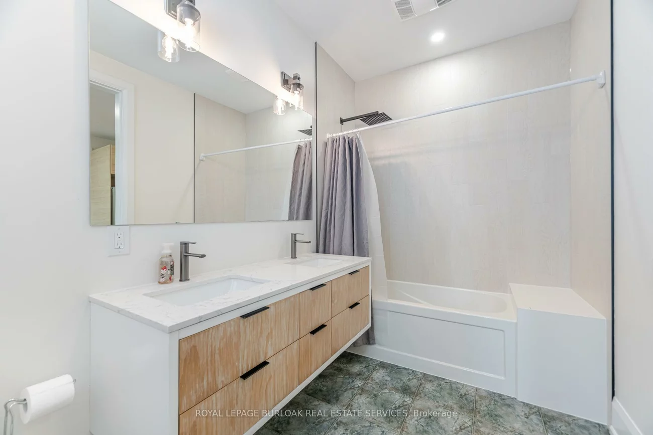 527, Vyner, 1020 - WO West, Oakville