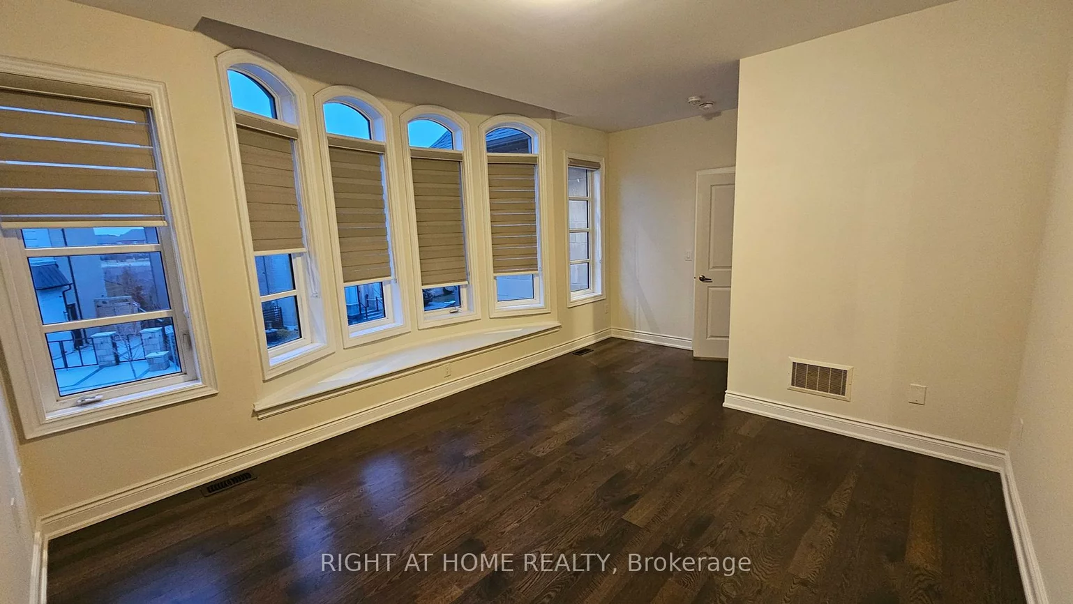 3175, Daniel, 1008 - GO Glenorchy, Oakville