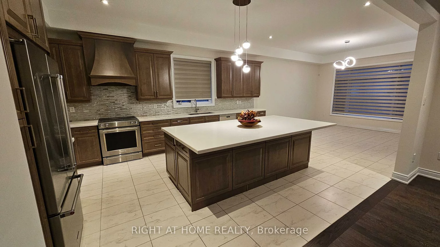3175, Daniel, 1008 - GO Glenorchy, Oakville
