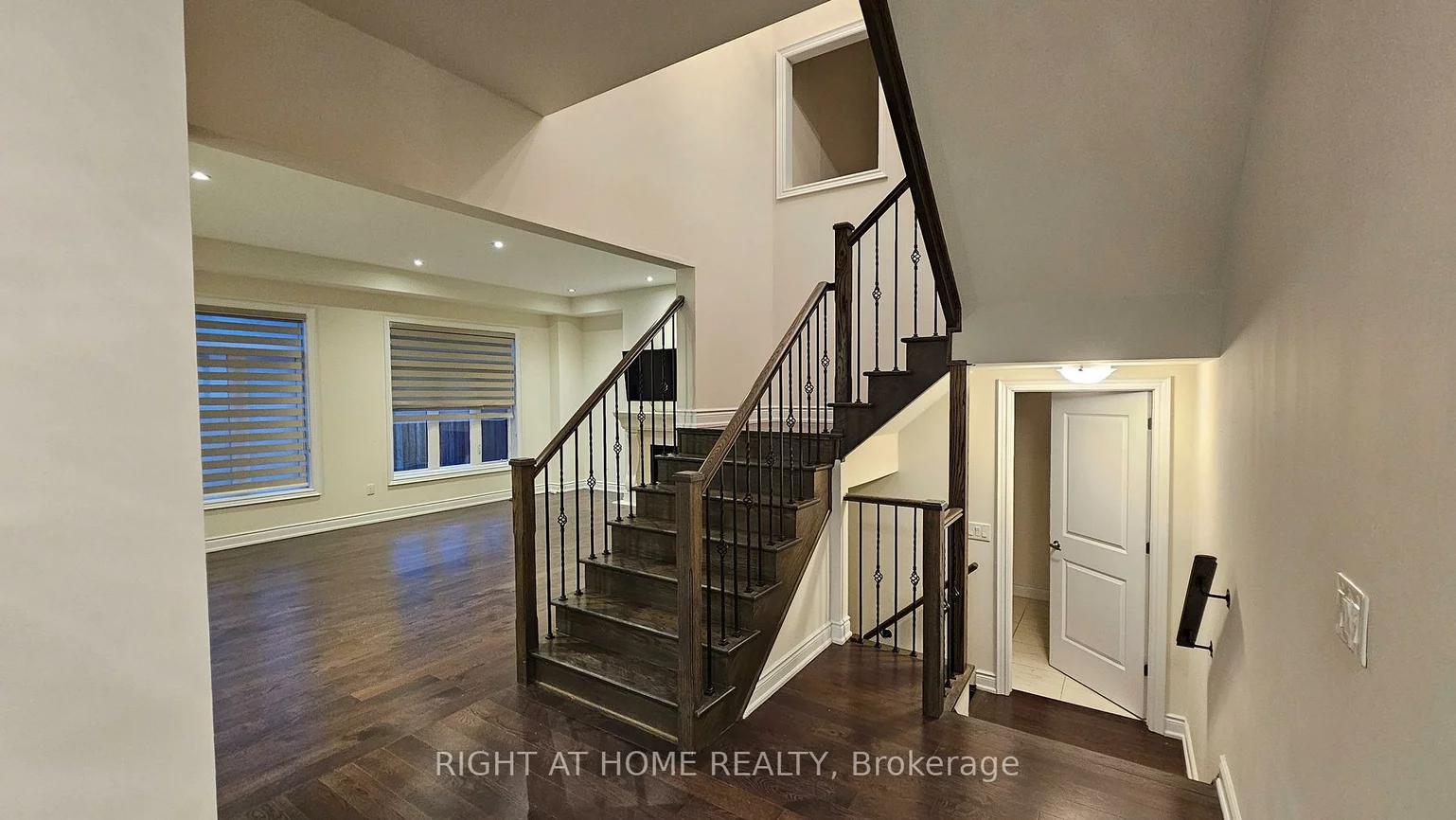 3175, Daniel, 1008 - GO Glenorchy, Oakville