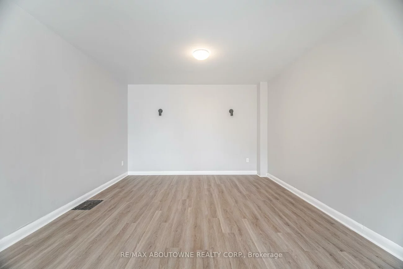128, Cross, 1014 - QE Queen Elizabeth, Oakville