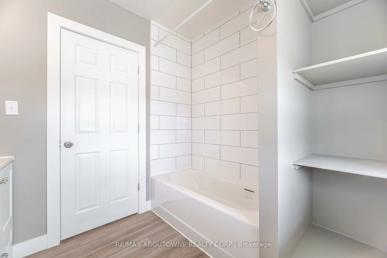 128, Cross, 1014 - QE Queen Elizabeth, Oakville