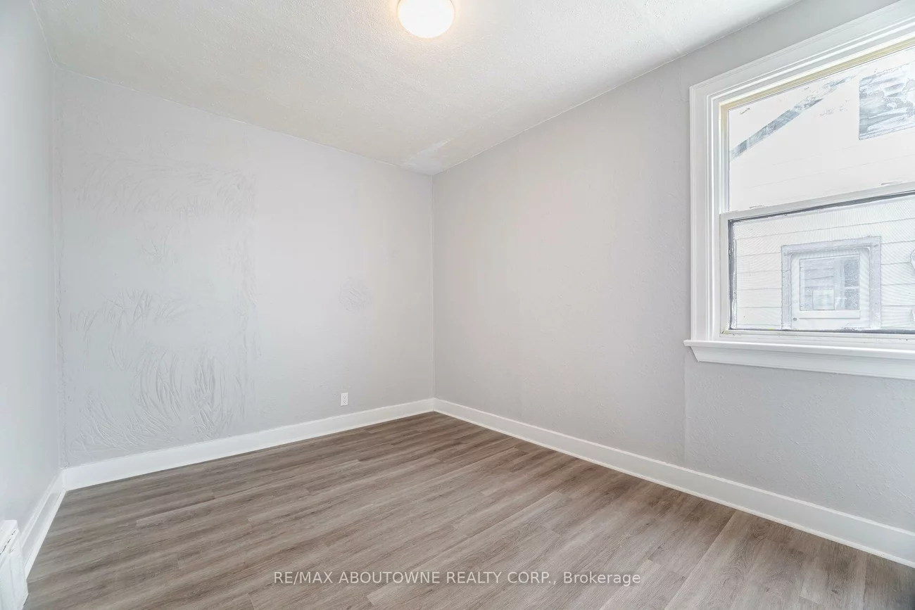 128, Cross, 1014 - QE Queen Elizabeth, Oakville