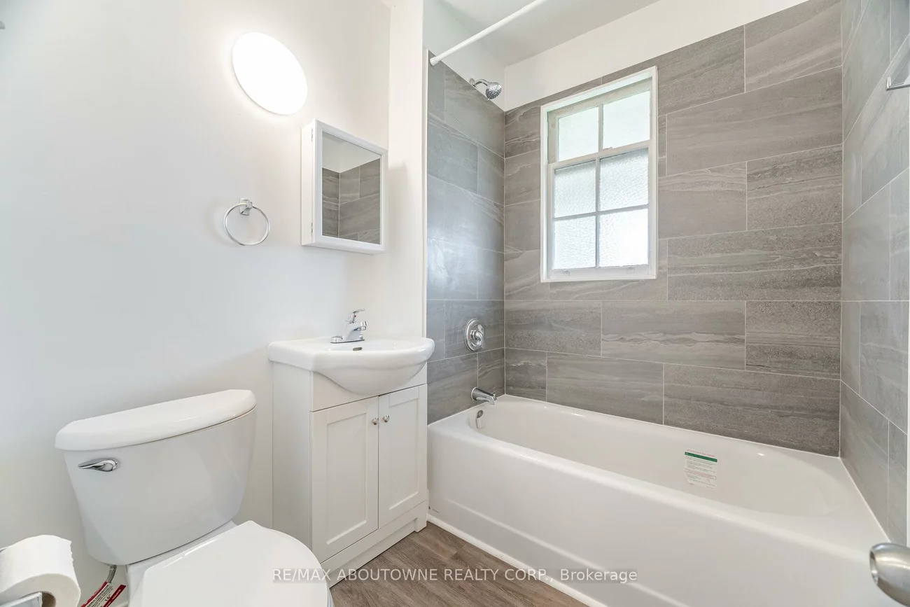 128, Cross, 1014 - QE Queen Elizabeth, Oakville