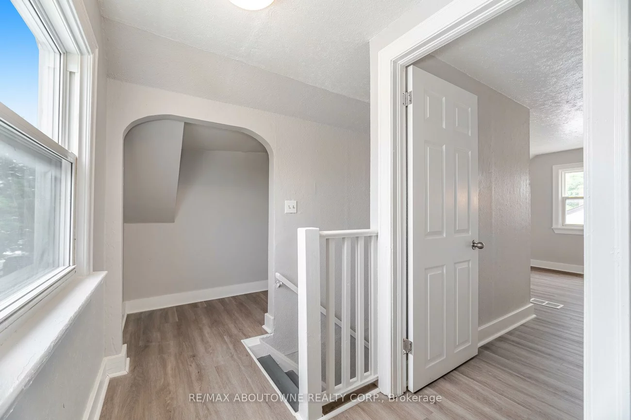 128, Cross, 1014 - QE Queen Elizabeth, Oakville