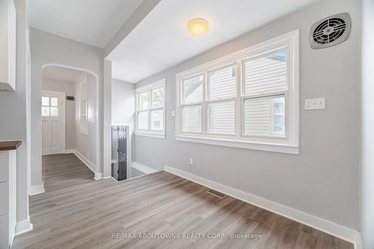 128, Cross, 1014 - QE Queen Elizabeth, Oakville