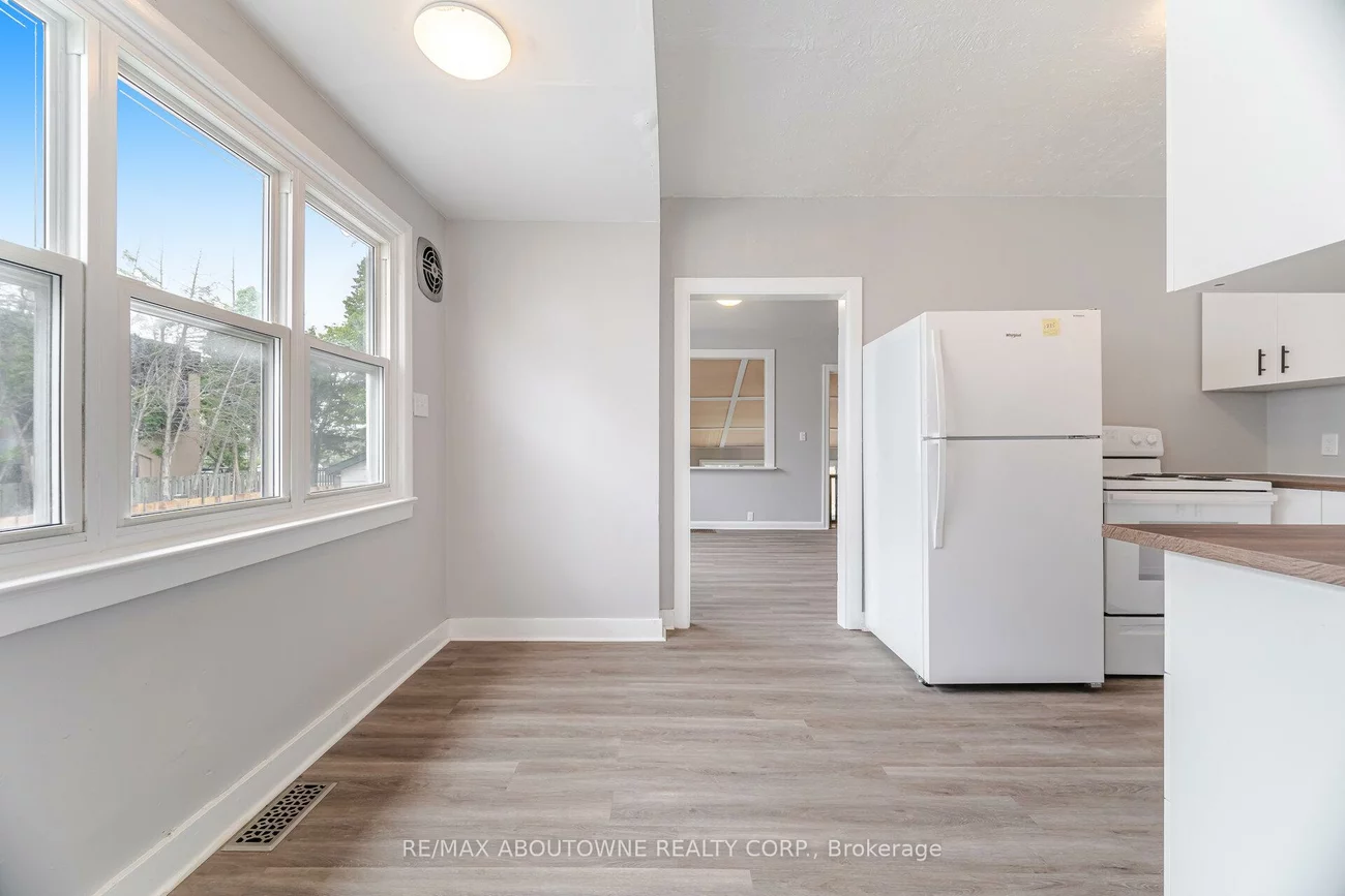 128, Cross, 1014 - QE Queen Elizabeth, Oakville