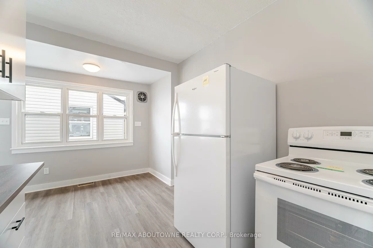 128, Cross, 1014 - QE Queen Elizabeth, Oakville