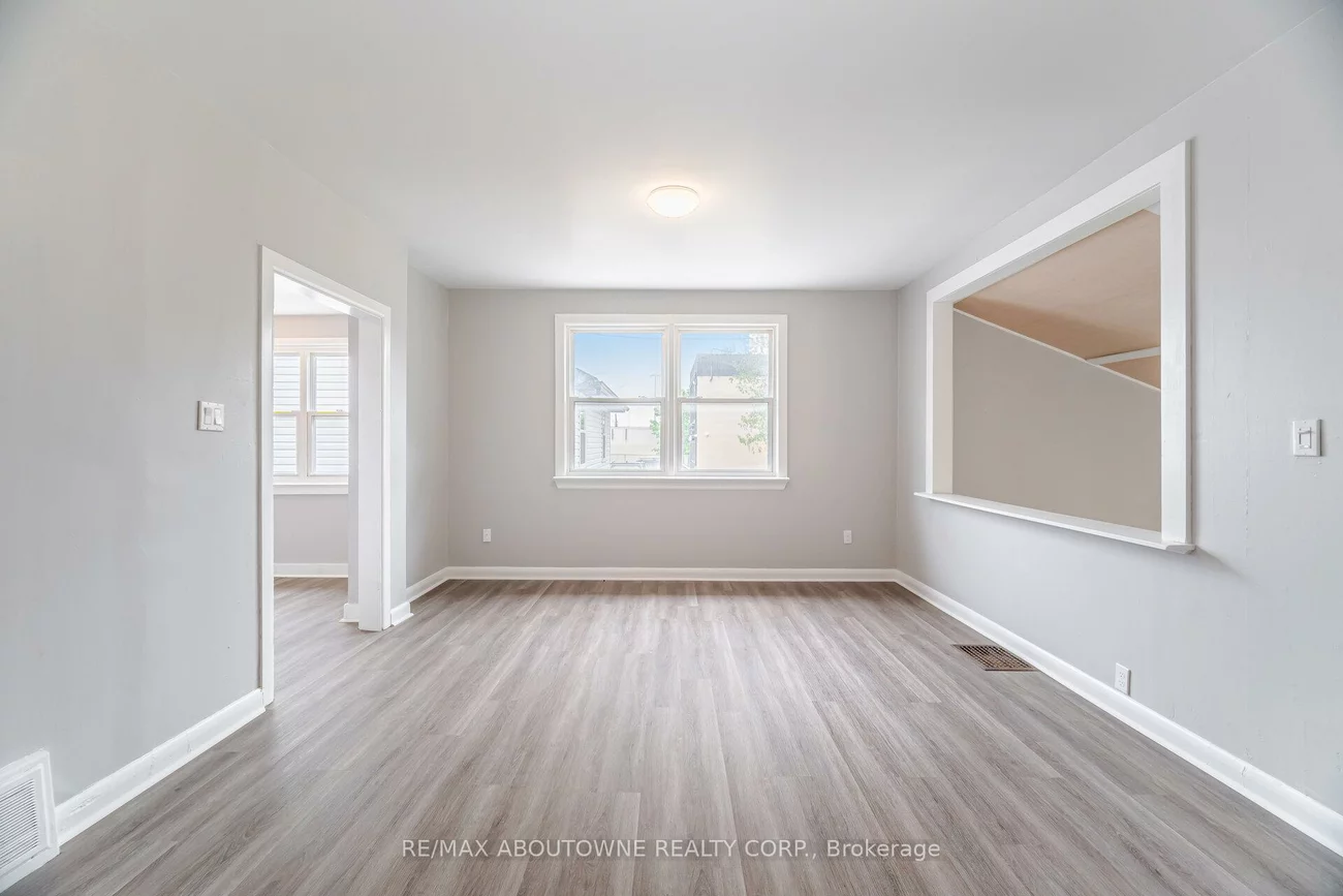 128, Cross, 1014 - QE Queen Elizabeth, Oakville