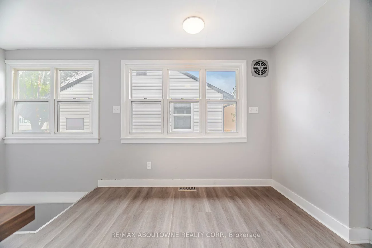 128, Cross, 1014 - QE Queen Elizabeth, Oakville