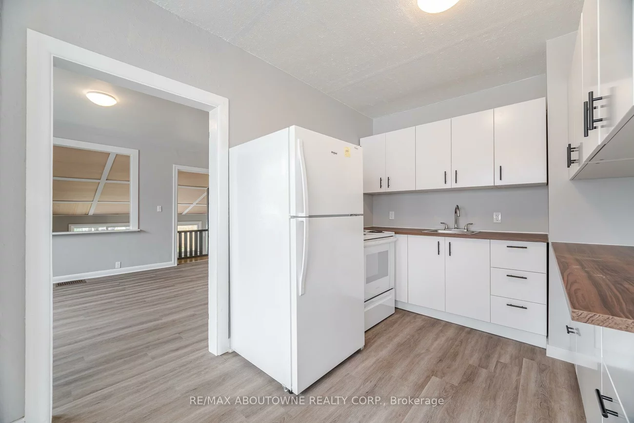 128, Cross, 1014 - QE Queen Elizabeth, Oakville
