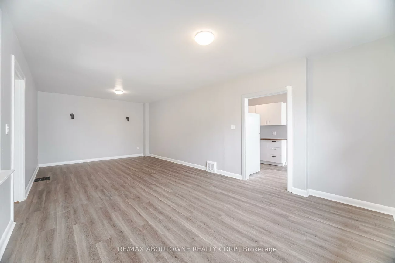128, Cross, 1014 - QE Queen Elizabeth, Oakville